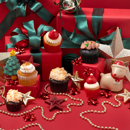 12 Christmas Cupcakes Gift Box - (V)