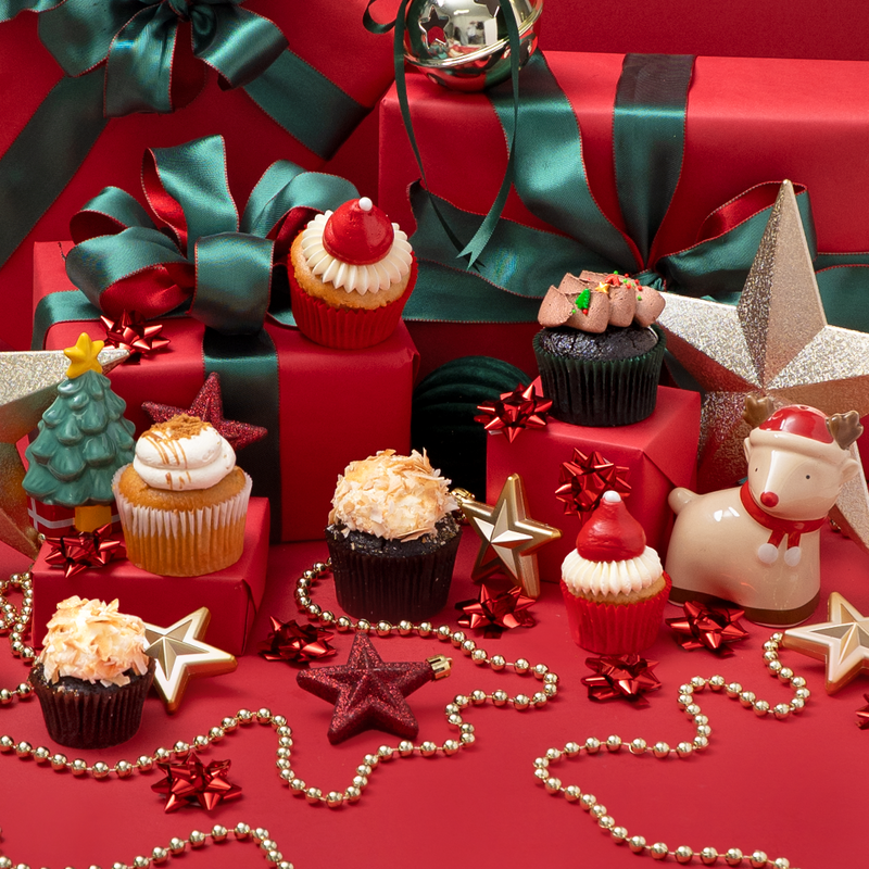 12 Christmas Cupcakes Gift Box - (V)