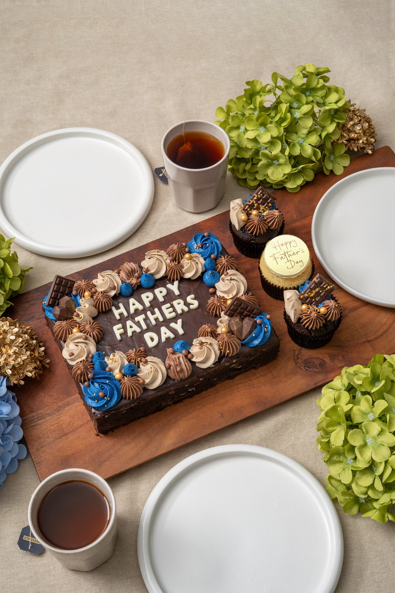12 Father's Day Cupcake Gift Box - (V)